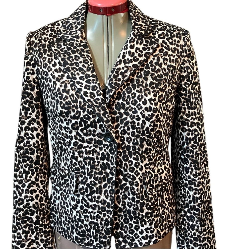 Lined women’s blazer